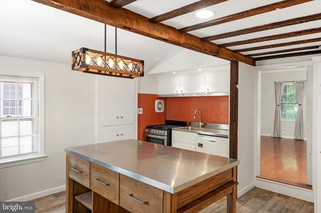 16 STATION RD, Cranbury, NJ 08512