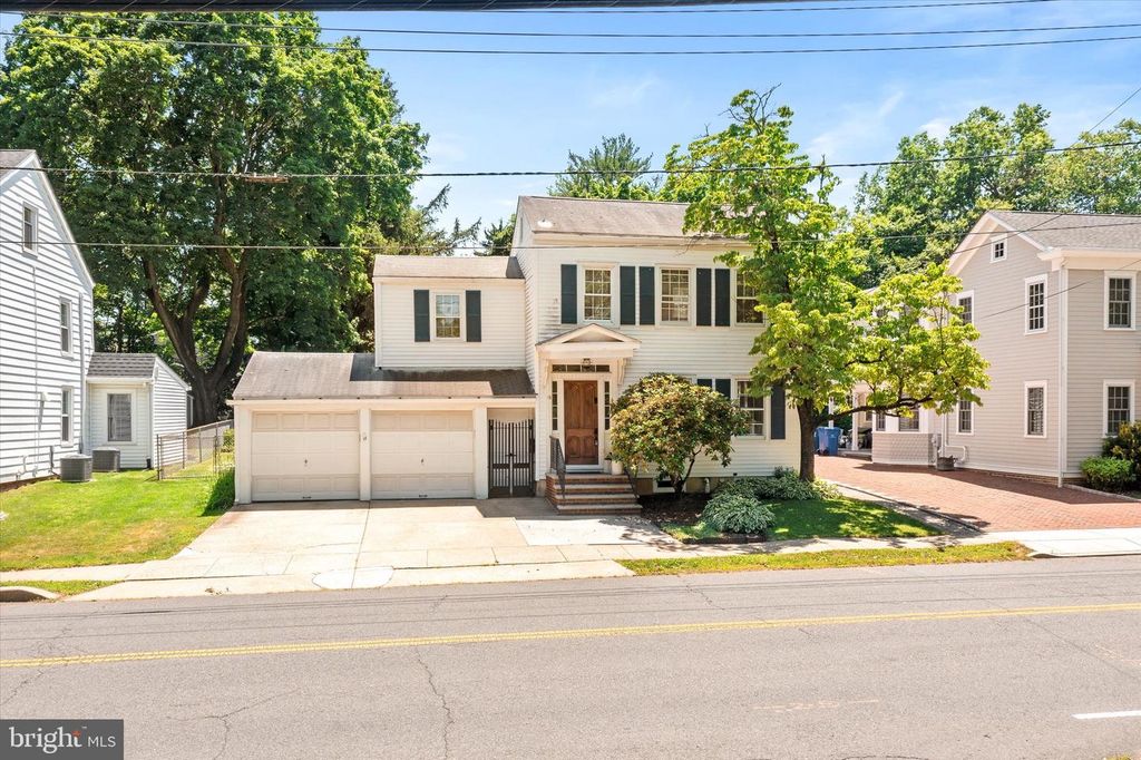 16 STATION RD, Cranbury, NJ 08512