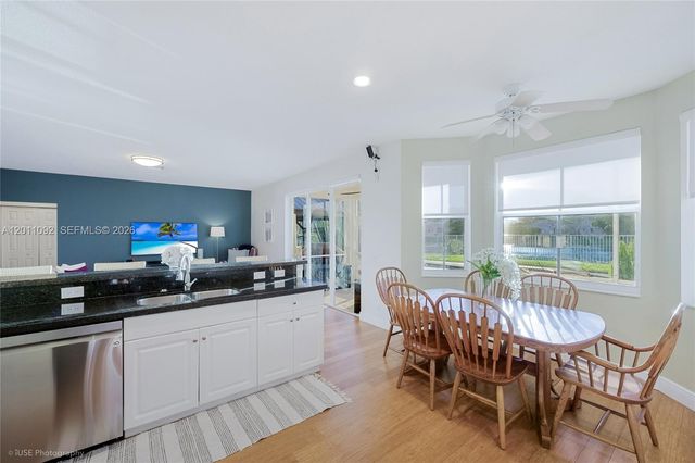 4394 Fox Ridge Dr, Weston, FL 33331