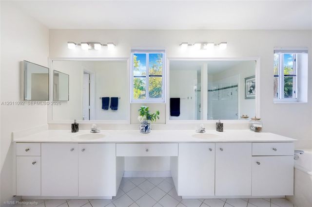 4394 Fox Ridge Dr, Weston, FL 33331