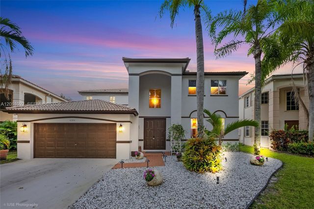 4394 Fox Ridge Dr, Weston, FL 33331