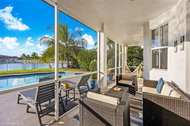 4394 Fox Ridge Dr, Weston, FL 33331