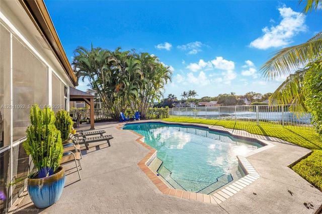 4394 Fox Ridge Dr, Weston, FL 33331