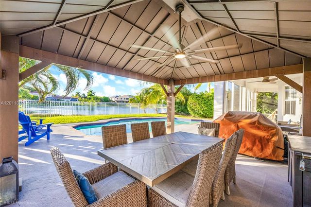 4394 Fox Ridge Dr, Weston, FL 33331