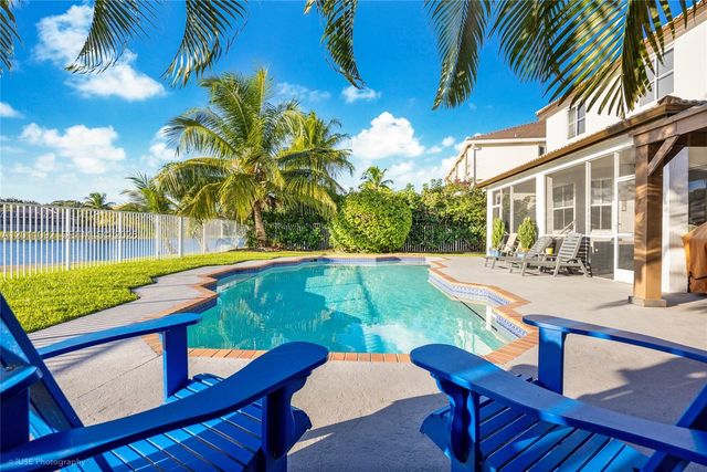 4394 Fox Ridge Dr, Weston, FL 33331