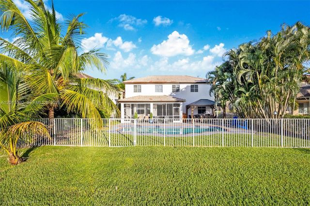 4394 Fox Ridge Dr, Weston, FL 33331