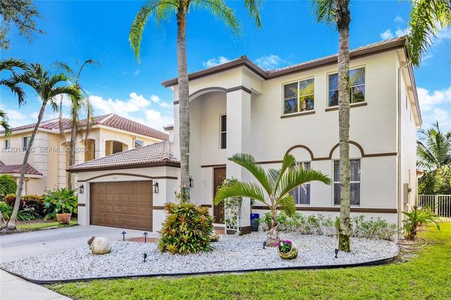 4394 Fox Ridge Dr, Weston, FL 33331