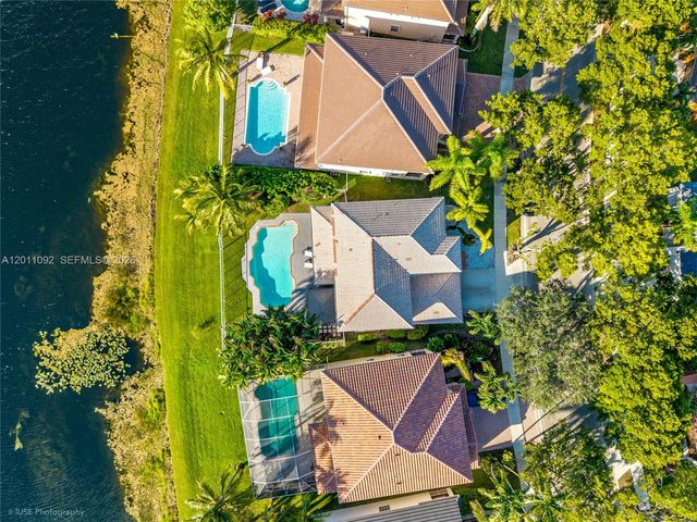 4394 Fox Ridge Dr, Weston, FL 33331