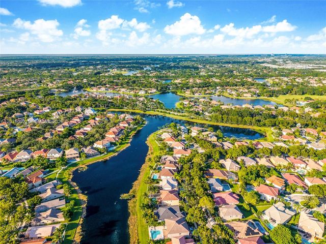 4394 Fox Ridge Dr, Weston, FL 33331