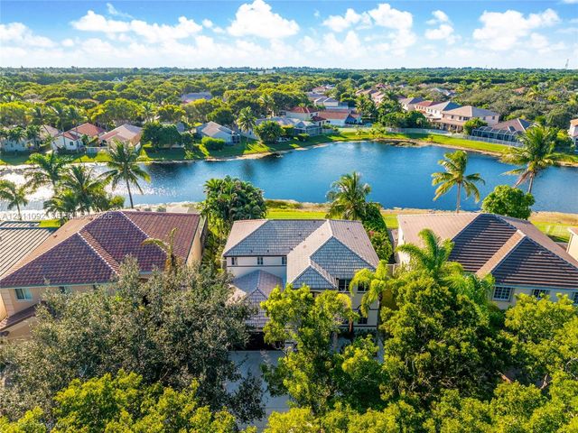 4394 Fox Ridge Dr, Weston, FL 33331