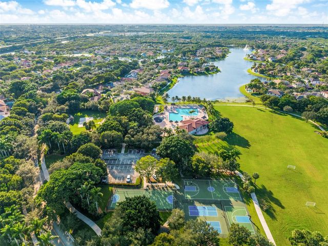 4394 Fox Ridge Dr, Weston, FL 33331