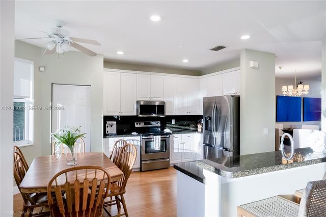 4394 Fox Ridge Dr, Weston, FL 33331