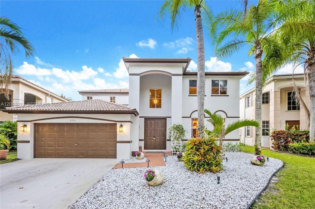 4394 Fox Ridge Dr, Weston, FL 33331
