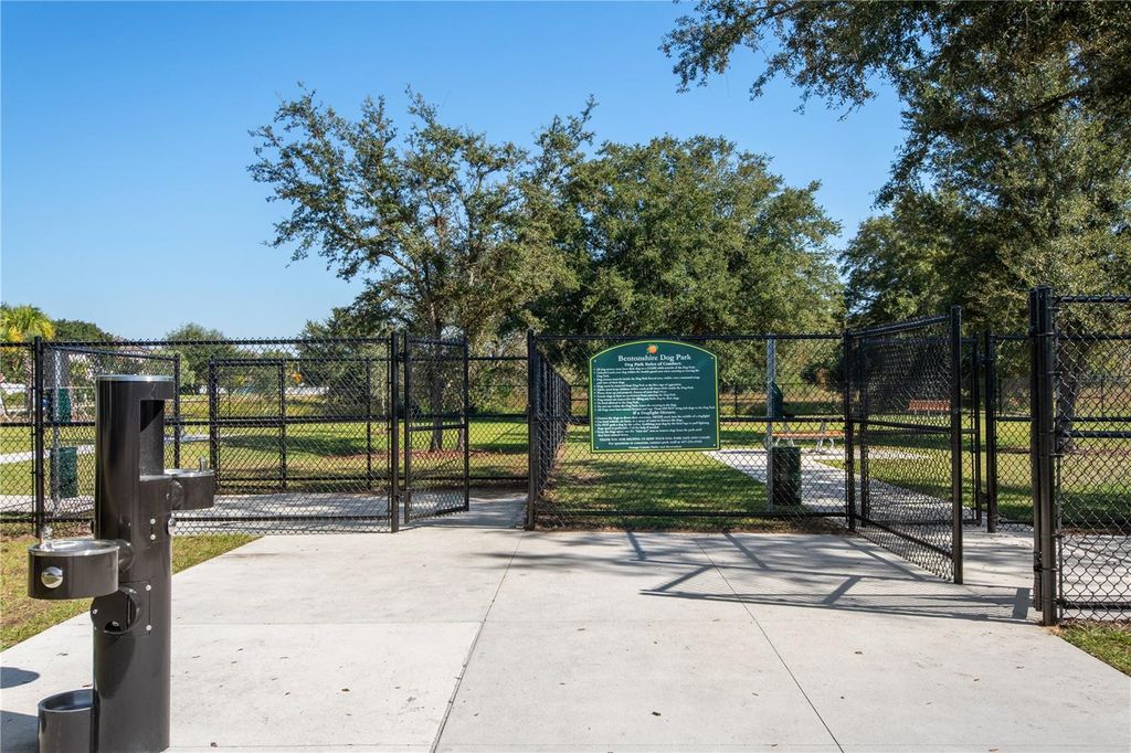 Image 41 of property listing at 7560 BENTONSHIRE AVENUE, Windermere, FL 34786
