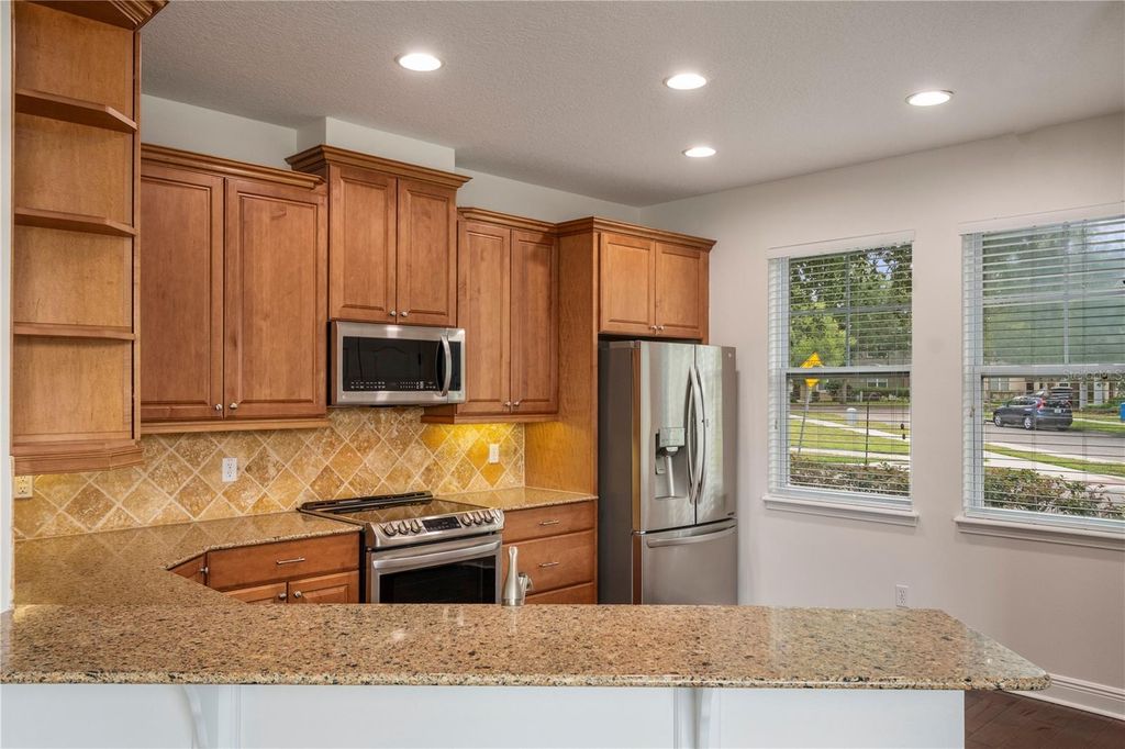 Image 6 of property listing at 7560 BENTONSHIRE AVENUE, Windermere, FL 34786