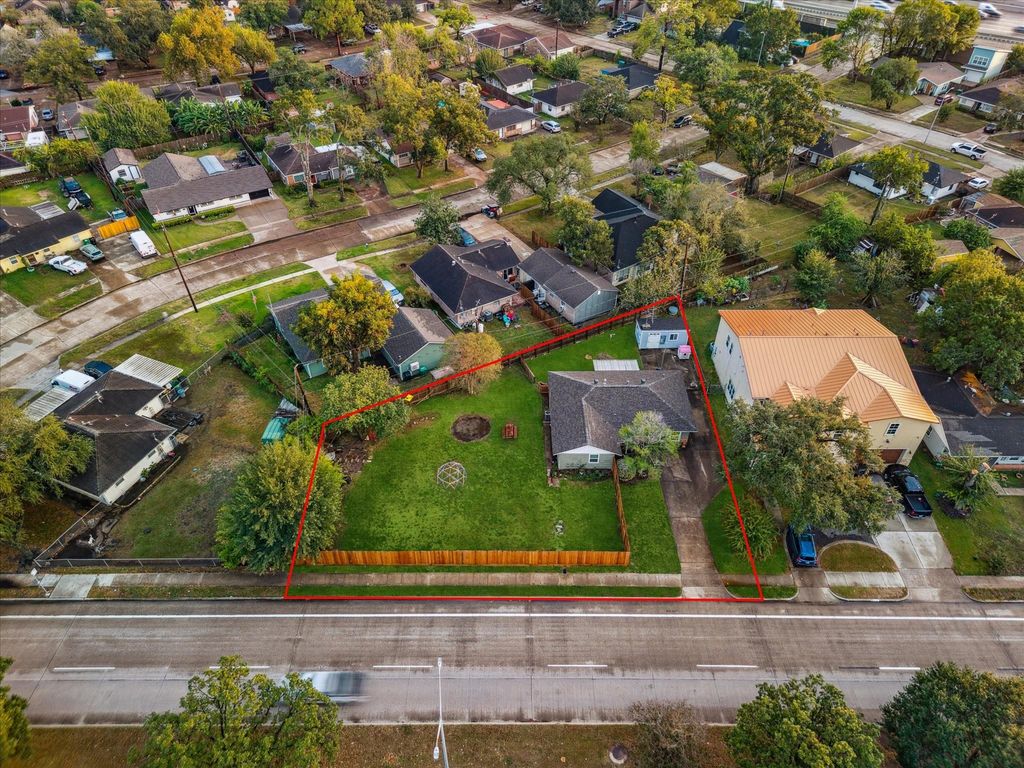 6103 W 43rd Street, Houston, TX 77092