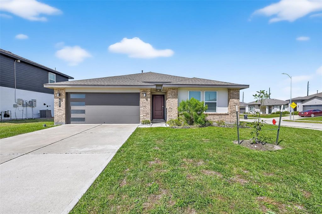 827 Silver Kettle Drive, Rosharon, TX 77583