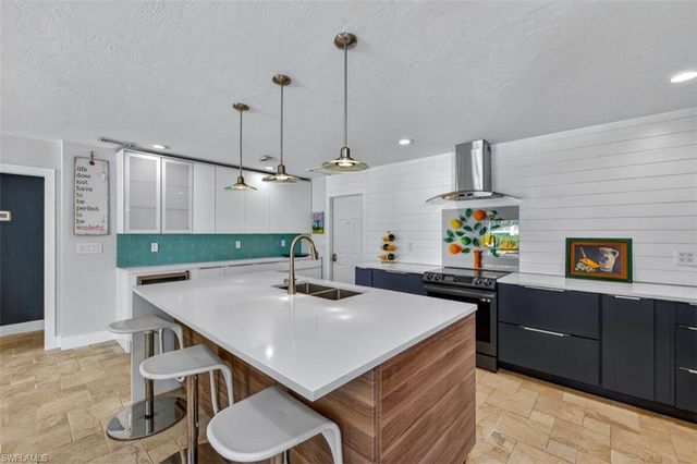 3331 3rd AVE NW, Naples, FL 34120