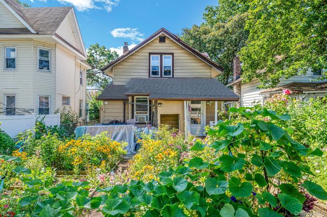 173 E Seaman Avenue, Freeport, NY 11520