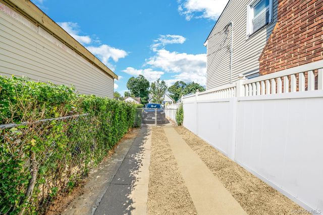 173 E Seaman Avenue, Freeport, NY 11520