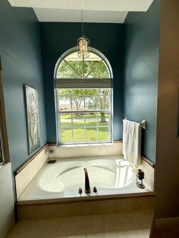 1305 SW Bent Pine Cove, Port St. Lucie, FL 34986