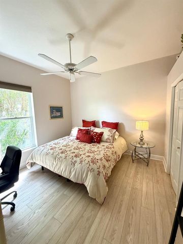 1305 SW Bent Pine Cove, Port St. Lucie, FL 34986