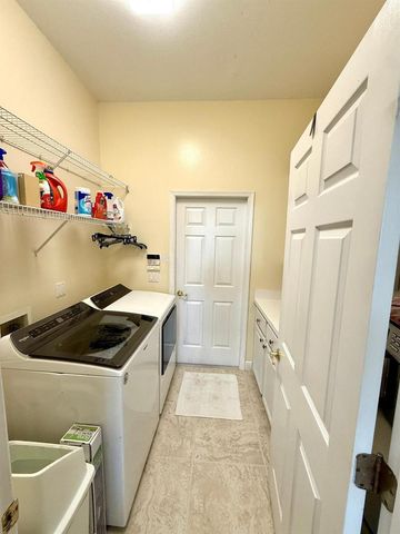 1305 SW Bent Pine Cove, Port St. Lucie, FL 34986