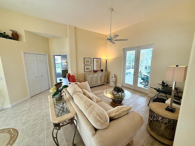 1305 SW Bent Pine Cove, Port St. Lucie, FL 34986