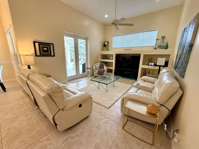 1305 SW Bent Pine Cove, Port St. Lucie, FL 34986