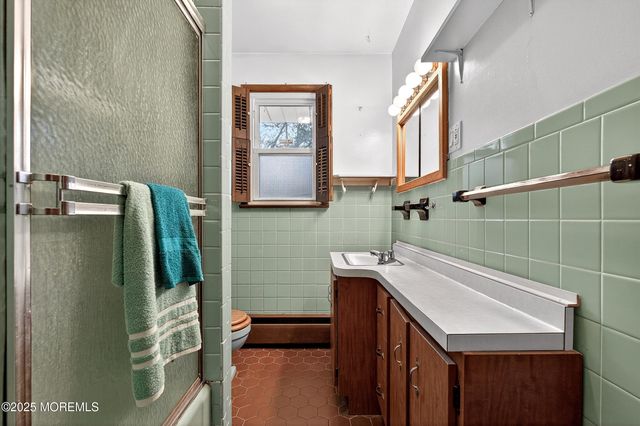 21 Pine Street, Old Bridge, NJ 08857