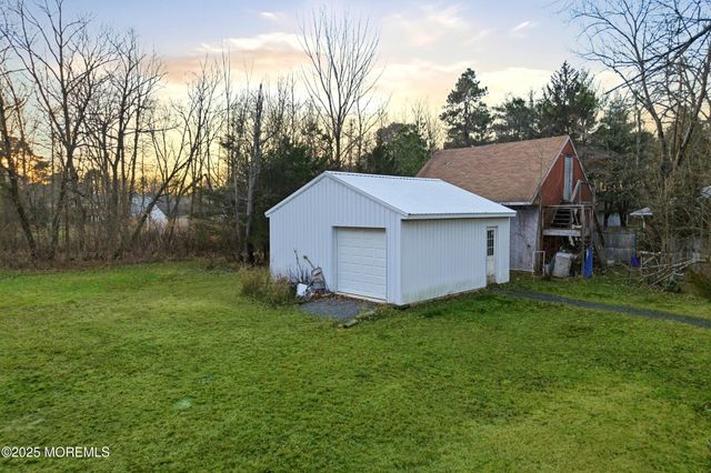 21 Pine Street, Old Bridge, NJ 08857