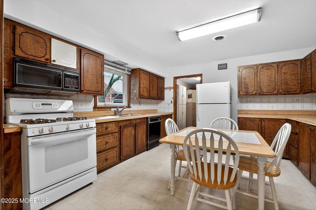 21 Pine Street, Old Bridge, NJ 08857