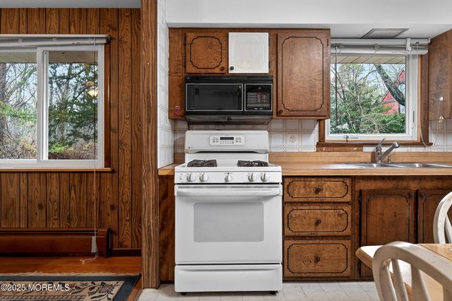 21 Pine Street, Old Bridge, NJ 08857