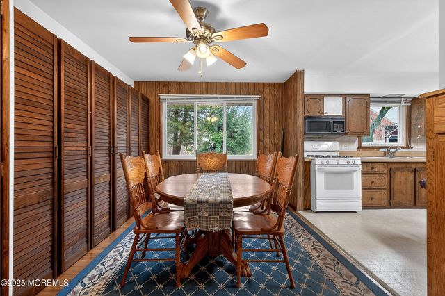 21 Pine Street, Old Bridge, NJ 08857