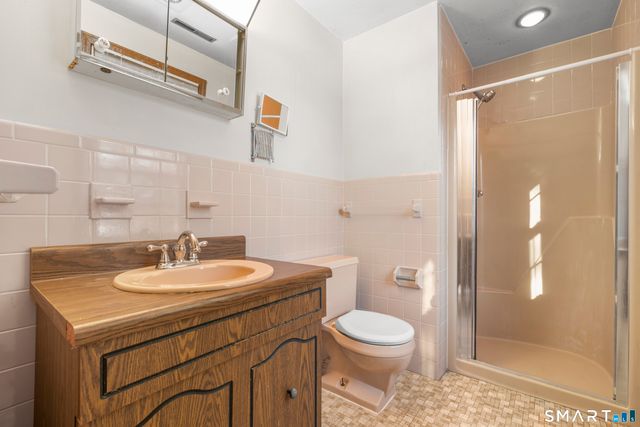 52 Laura Road, Hamden, CT 06514