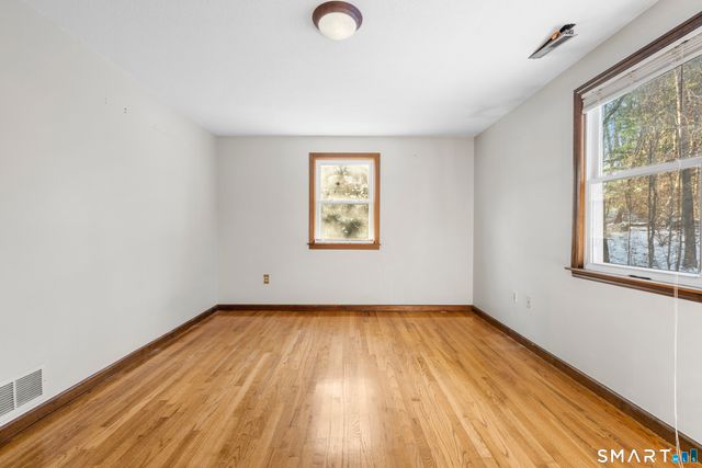 52 Laura Road, Hamden, CT 06514