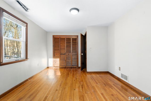 52 Laura Road, Hamden, CT 06514