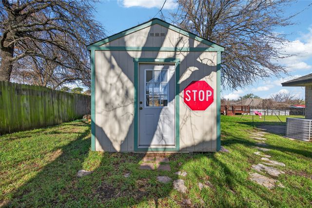 420 Robert Drive, Springtown, TX 76082