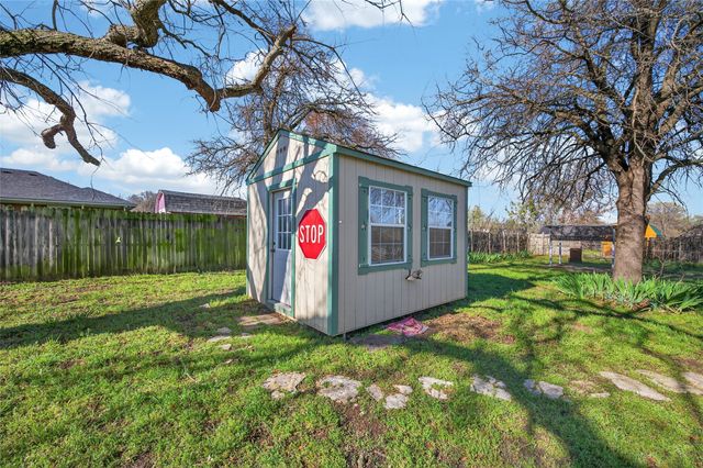 420 Robert Drive, Springtown, TX 76082