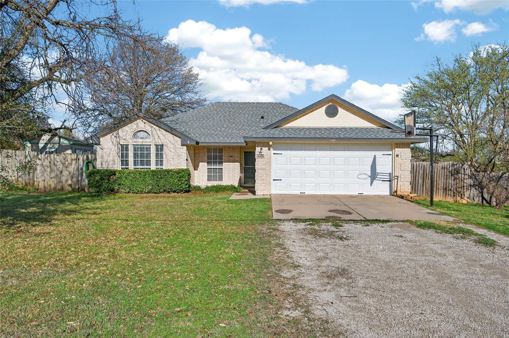 420 Robert Drive, Springtown, TX 76082