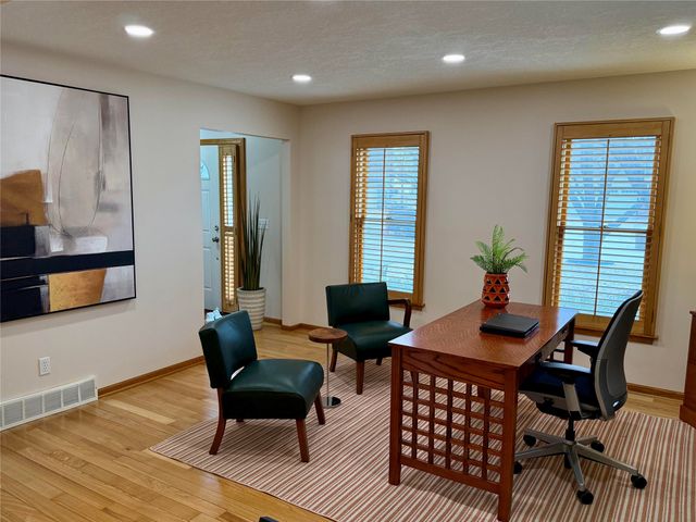 6201 Center Street, West Des Moines, IA 50266