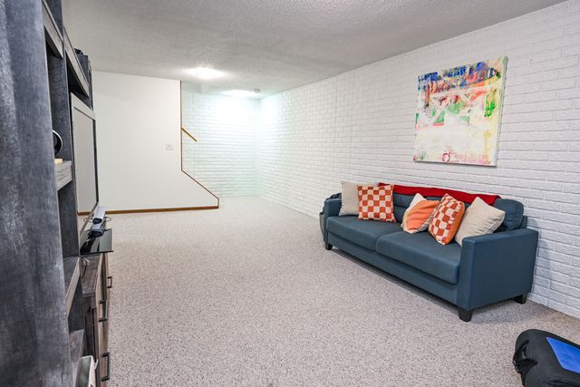 6201 Center Street, West Des Moines, IA 50266