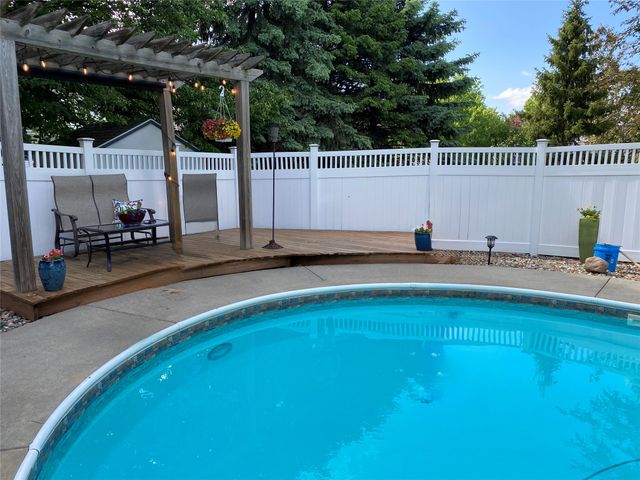 6201 Center Street, West Des Moines, IA 50266