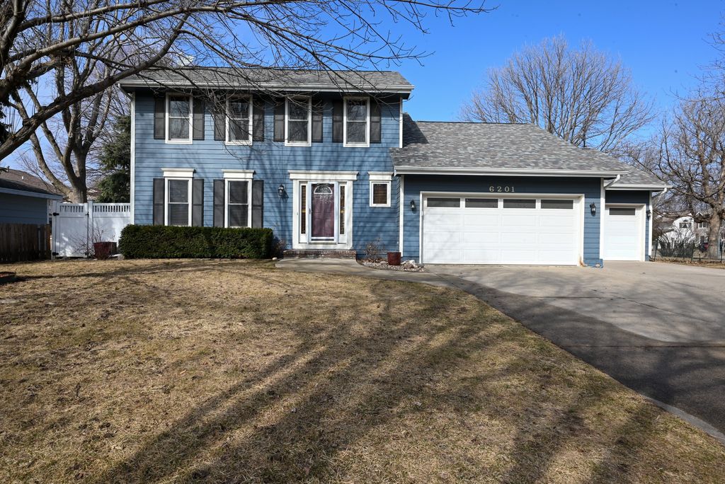 6201 Center Street, West Des Moines, IA 50266