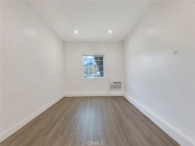 22222 Vanowen, Woodland Hills, CA 91303