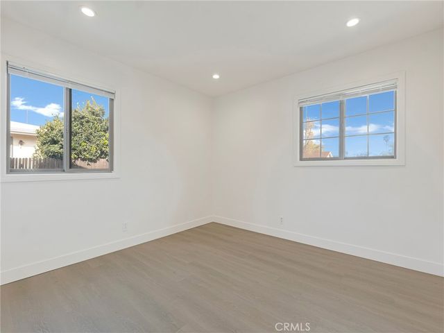 22222 Vanowen, Woodland Hills, CA 91303