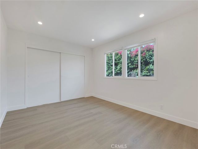 22222 Vanowen, Woodland Hills, CA 91303