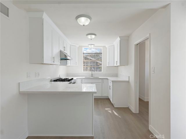 22222 Vanowen, Woodland Hills, CA 91303