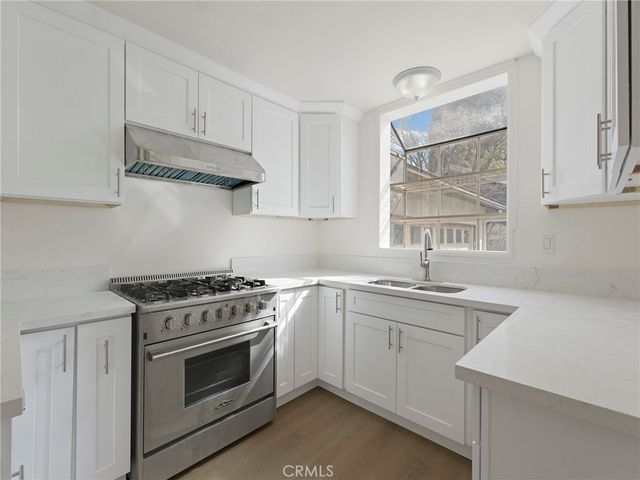 22222 Vanowen, Woodland Hills, CA 91303