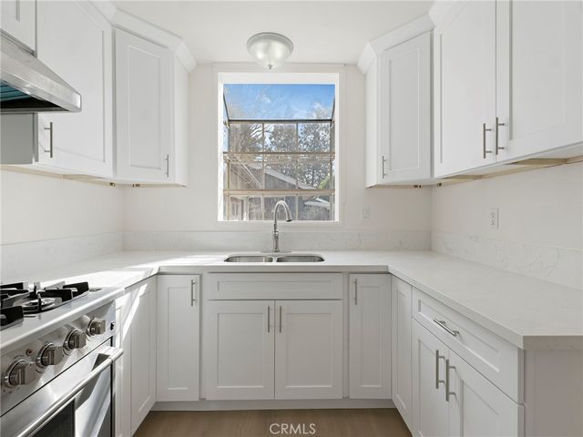 22222 Vanowen, Woodland Hills, CA 91303